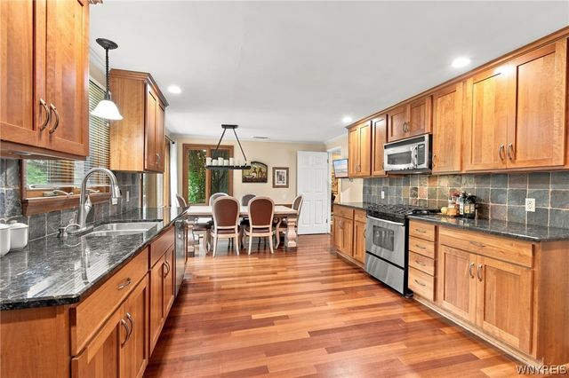 30 Brompton Circle, Amherst, NY 14221