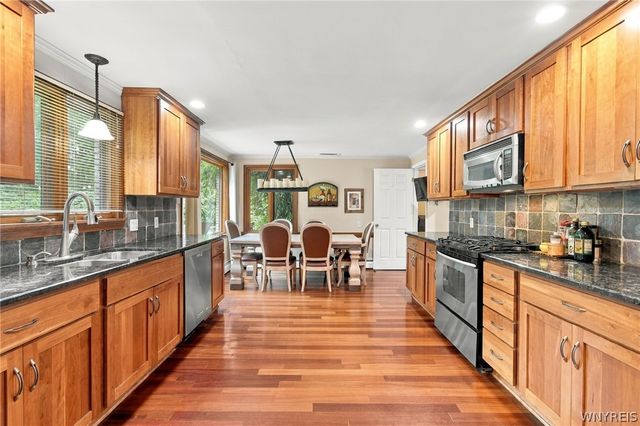 30 Brompton Circle, Amherst, NY 14221