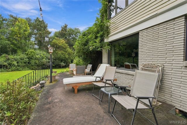 30 Brompton Circle, Amherst, NY 14221