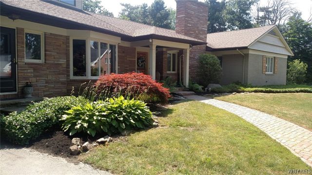 30 Brompton Circle, Amherst, NY 14221