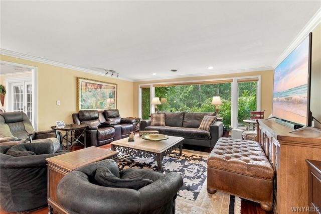30 Brompton Circle, Amherst, NY 14221