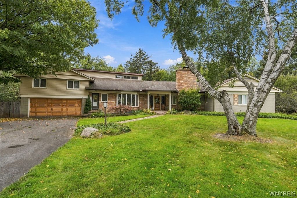 30 Brompton Circle, Amherst, NY 14221