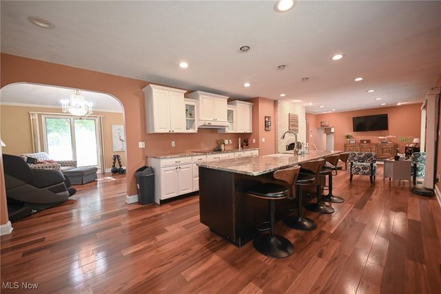 8630 Hollis Lane, Brecksville, OH 44141
