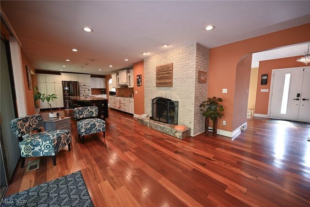 8630 Hollis Lane, Brecksville, OH 44141