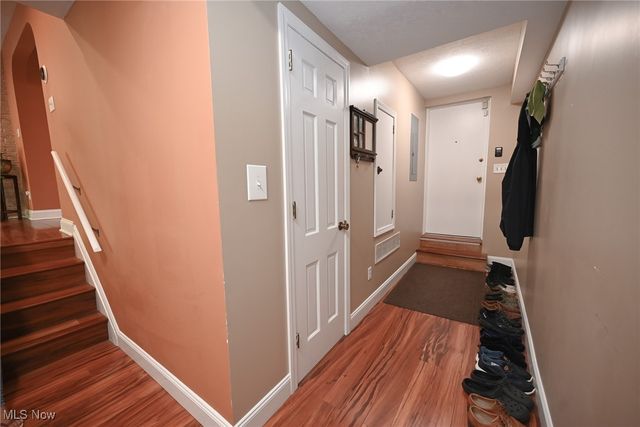 8630 Hollis Lane, Brecksville, OH 44141