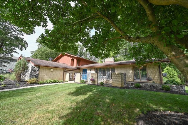 8630 Hollis Lane, Brecksville, OH 44141