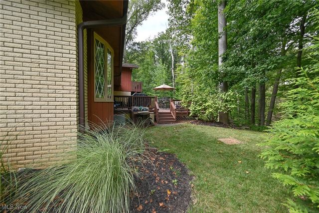 8630 Hollis Lane, Brecksville, OH 44141