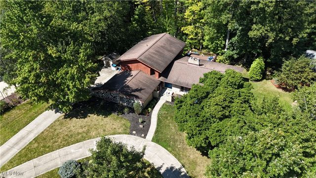 8630 Hollis Lane, Brecksville, OH 44141