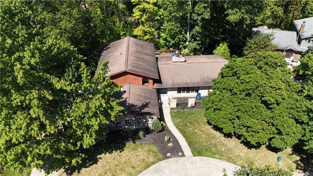 8630 Hollis Lane, Brecksville, OH 44141