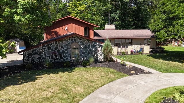 8630 Hollis Lane, Brecksville, OH 44141