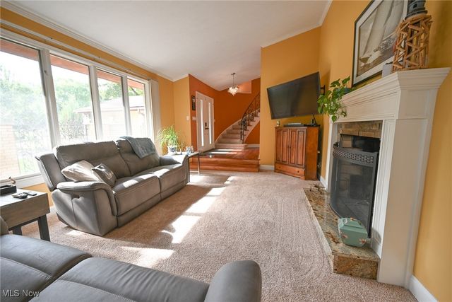 8630 Hollis Lane, Brecksville, OH 44141