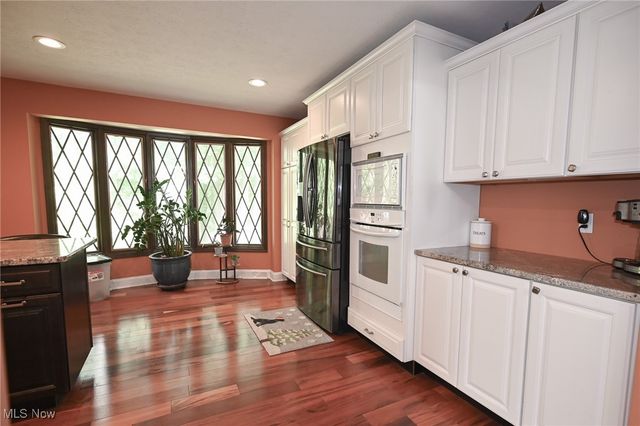 8630 Hollis Lane, Brecksville, OH 44141