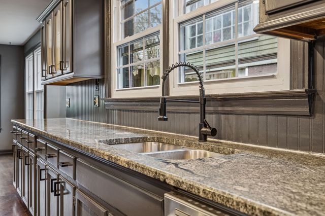 1225 Sunnymeade Dr, Nashville, TN 37216