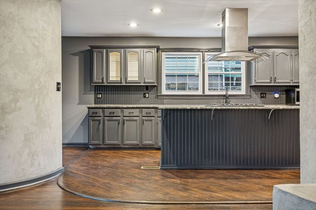 1225 Sunnymeade Dr, Nashville, TN 37216