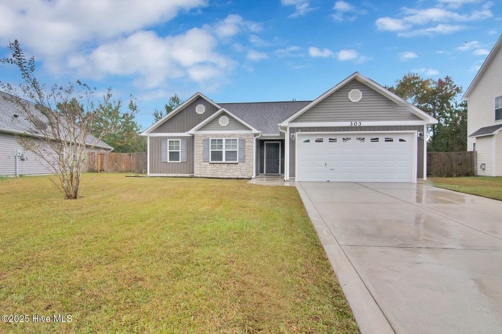 303 Hidden Oaks Drive, Jacksonville, NC 28546