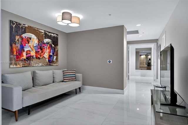 17111 Biscayne Blvd 706, North Miami Beach, FL 33160