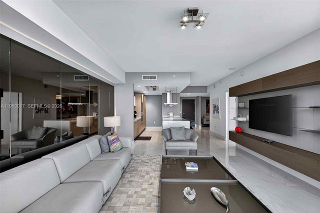 17111 Biscayne Blvd 706, North Miami Beach, FL 33160