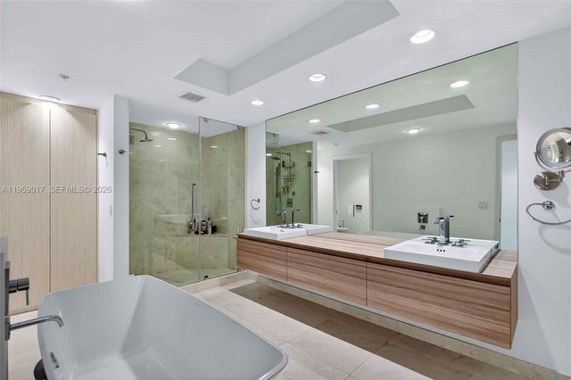 17111 Biscayne Blvd 706, North Miami Beach, FL 33160