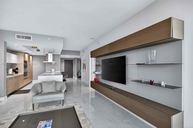 17111 Biscayne Blvd 706, North Miami Beach, FL 33160