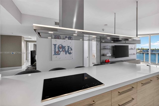 17111 Biscayne Blvd 706, North Miami Beach, FL 33160