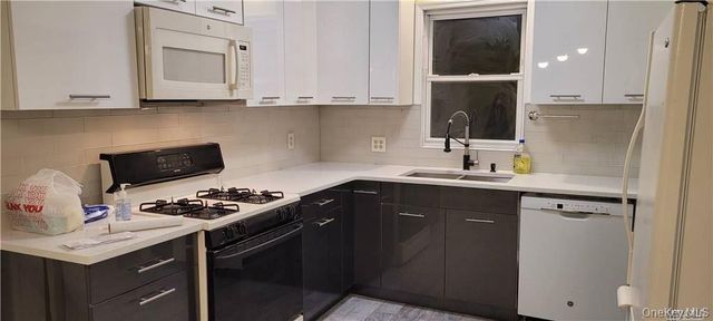 63 E Dover Street, Valley Stream, NY 11580