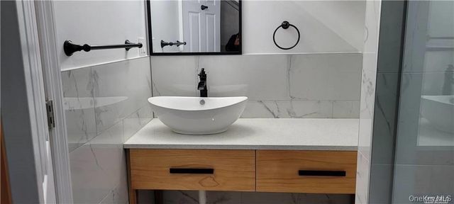 63 E Dover Street, Valley Stream, NY 11580