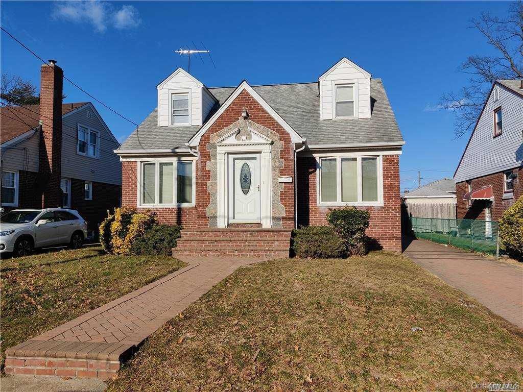 63 E Dover Street, Valley Stream, NY 11580
