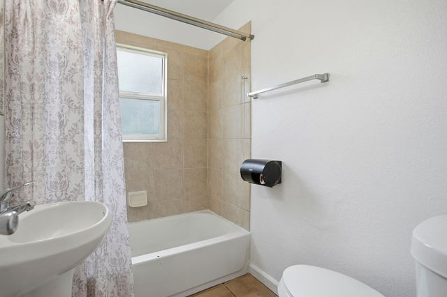 2622 Del Paso Blvd, Sacramento, CA 95815