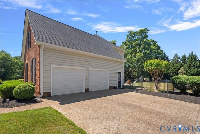 12600 Inverness Dr, Chester, VA 23836