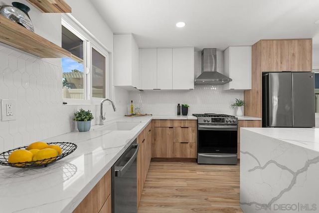 7066 WHIPPLE AVENUE, San Diego, CA 92122
