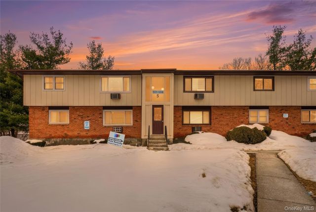 503 Parr Meadow Drive 5C, Newburgh, NY 12550
