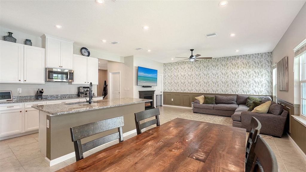 Image 15 of property listing at 4507 ARDEN WAY, Bradenton, FL 34211