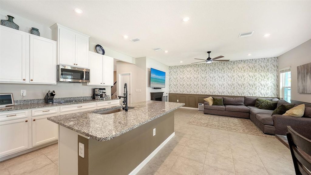 Image 16 of property listing at 4507 ARDEN WAY, Bradenton, FL 34211