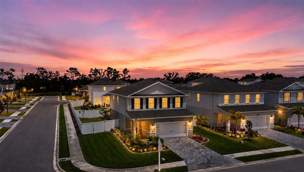 Image 3 of property listing at 4507 ARDEN WAY, Bradenton, FL 34211