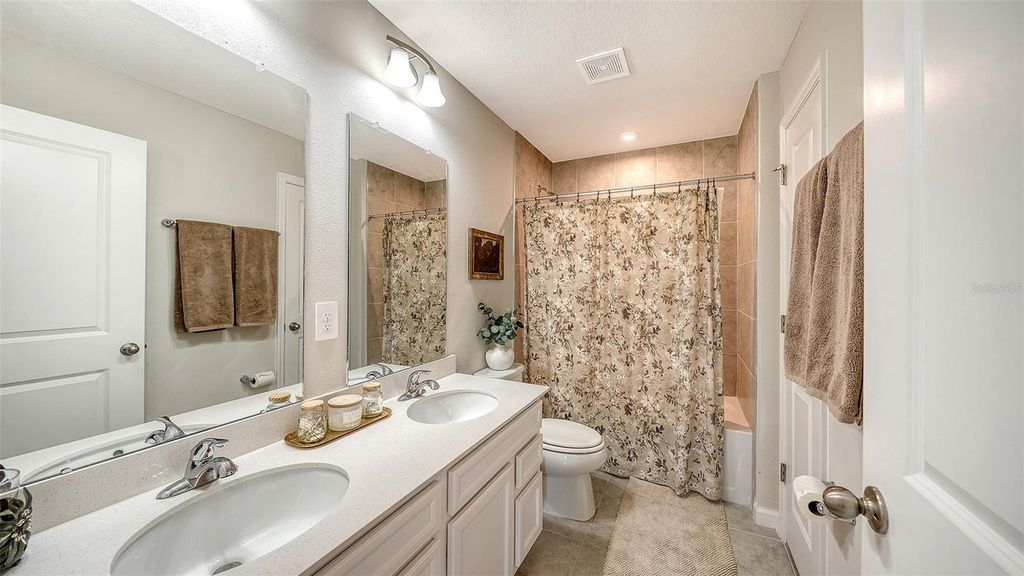 Image 38 of property listing at 4507 ARDEN WAY, Bradenton, FL 34211