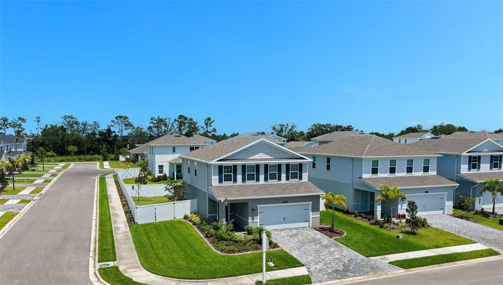 Image 5 of property listing at 4507 ARDEN WAY, Bradenton, FL 34211