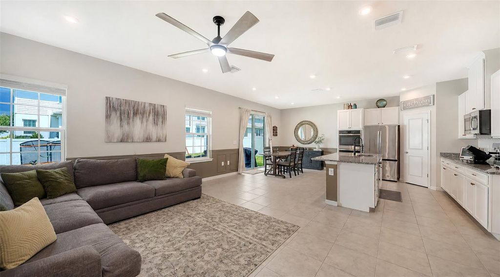 Image 8 of property listing at 4507 ARDEN WAY, Bradenton, FL 34211