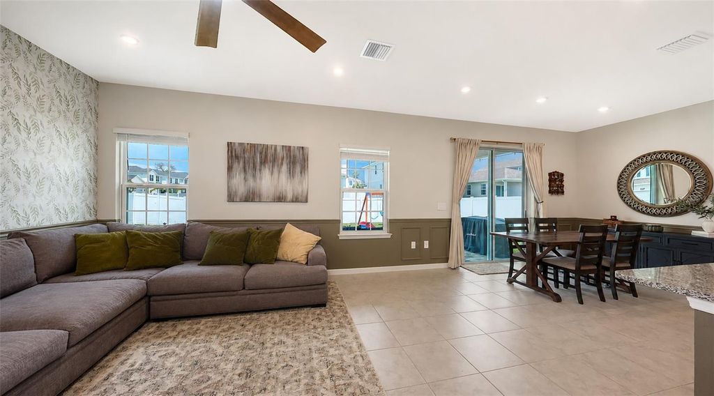 Image 9 of property listing at 4507 ARDEN WAY, Bradenton, FL 34211