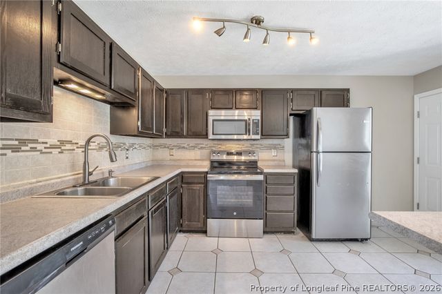 3672 Highgate Drive, Hope Mills, NC 28348