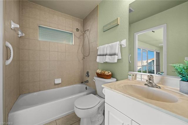 221 NE 14th TER, Cape Coral, FL 33909