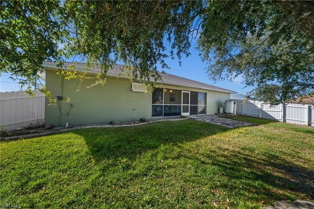 221 NE 14th TER, Cape Coral, FL 33909