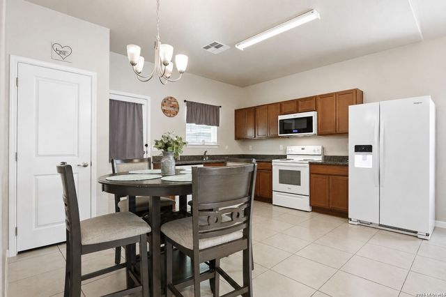 427 PRECIOUS DR, San Antonio, TX 78237