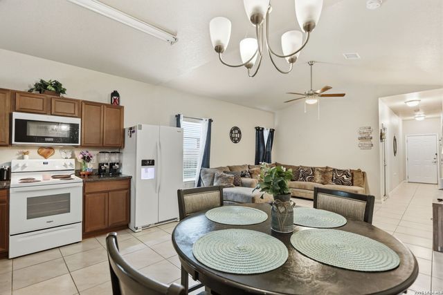 427 PRECIOUS DR, San Antonio, TX 78237