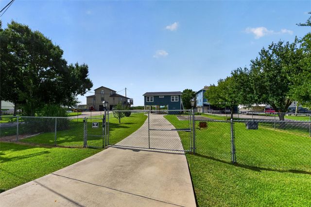 4228 Scenic Drive, Dickinson, TX 77539