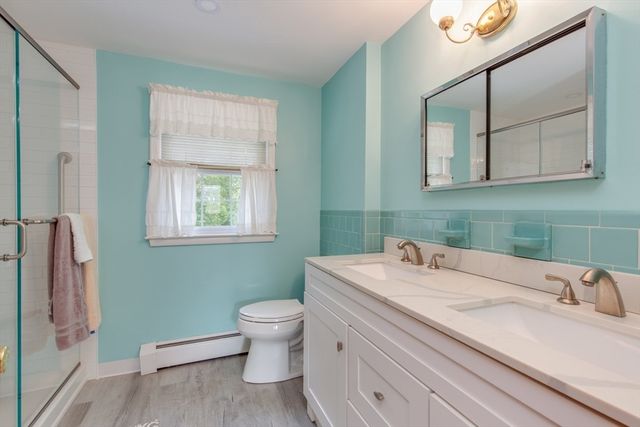 35 Phillip Ave, Burlington, MA 01803