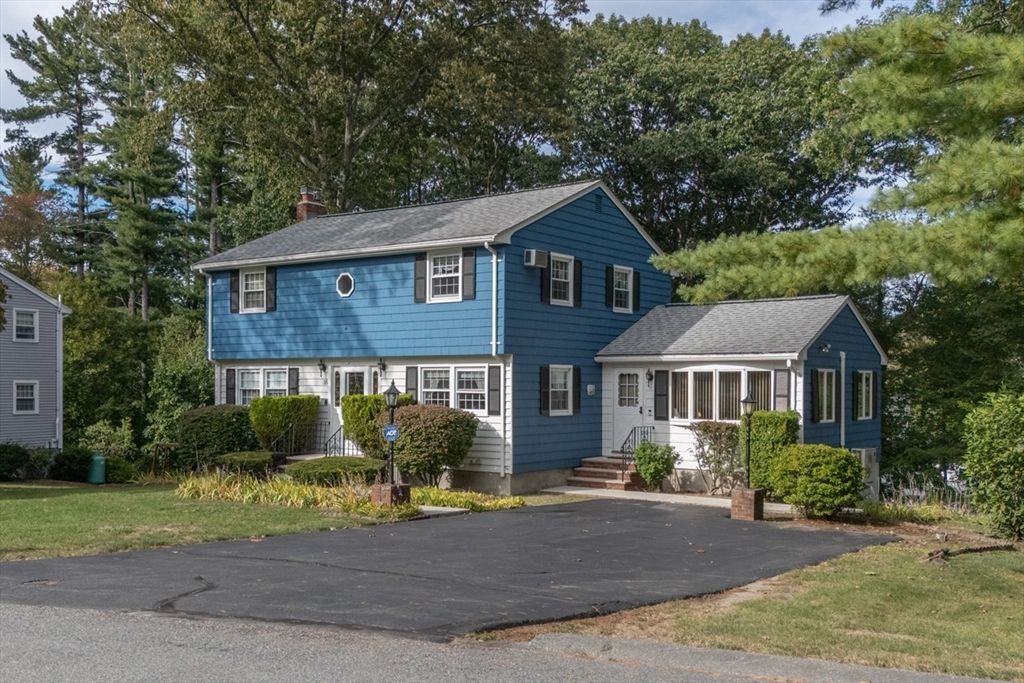 35 Phillip Ave, Burlington, MA 01803
