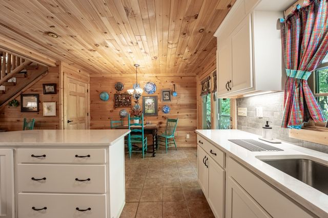 3803 Westwood Dr, Sevierville, TN 37862