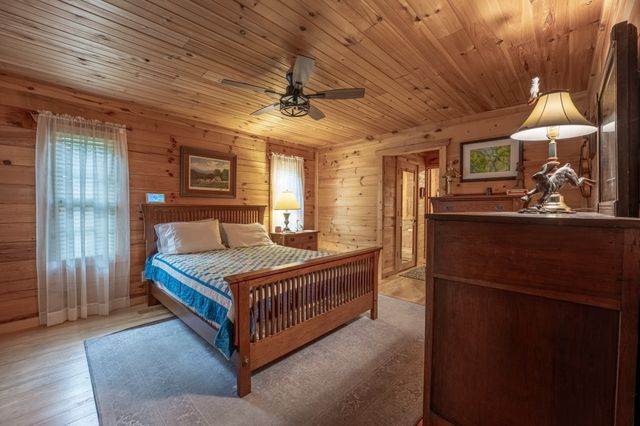 3803 Westwood Dr, Sevierville, TN 37862