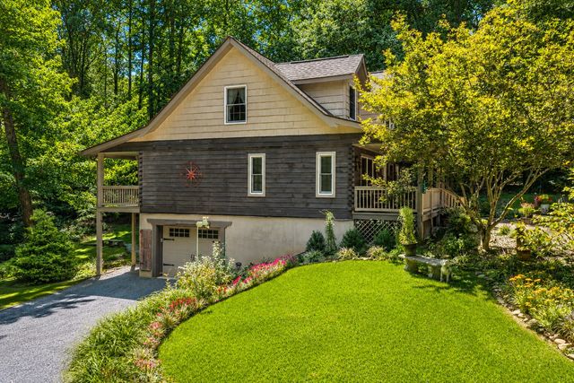 3803 Westwood Dr, Sevierville, TN 37862