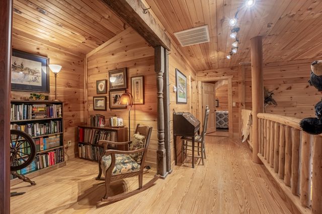 3803 Westwood Dr, Sevierville, TN 37862
